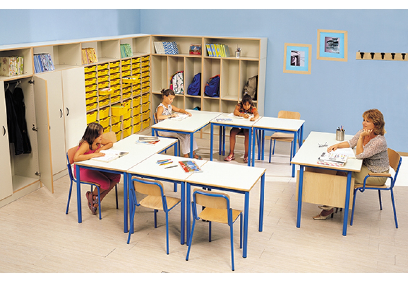 Tables et chaises standard ou réglables en hauteur pour classes primaires