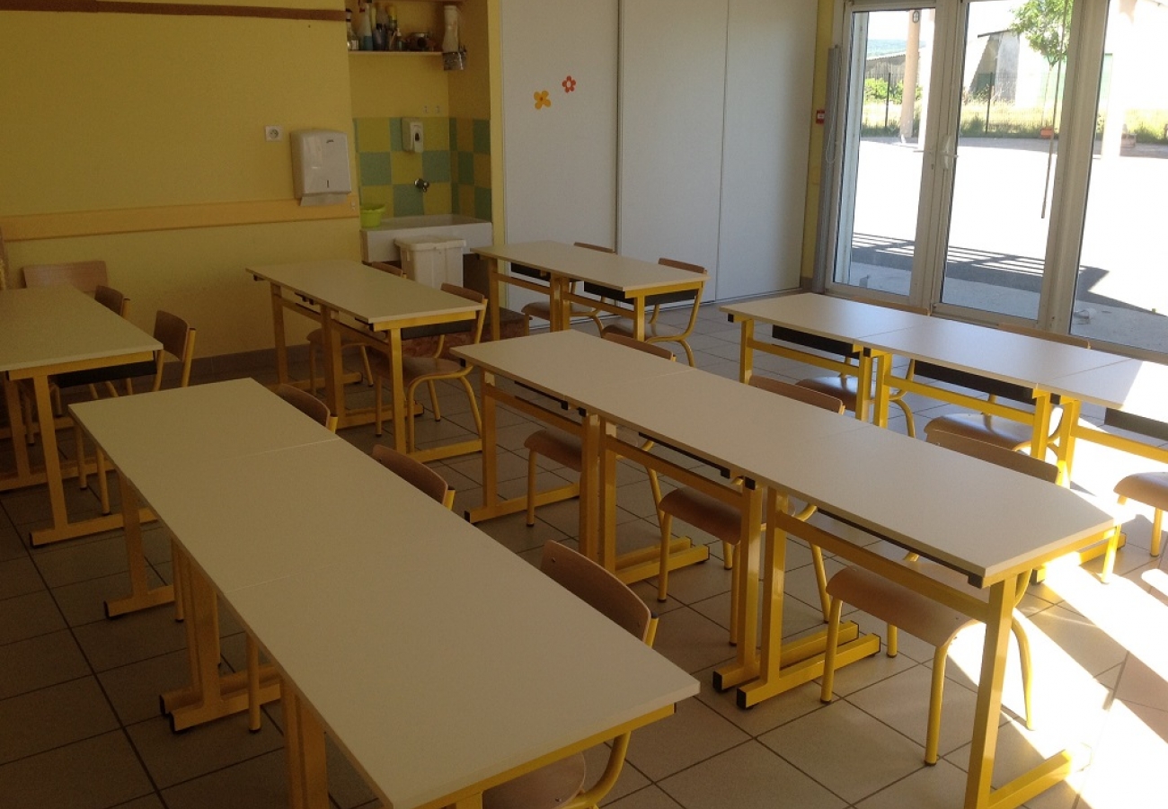 Vente de mobilier scolaire à l'école de Saint Jean de Fos 34